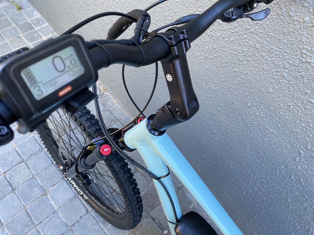 Adjustable Comfort Stem.Adjust your riding position.